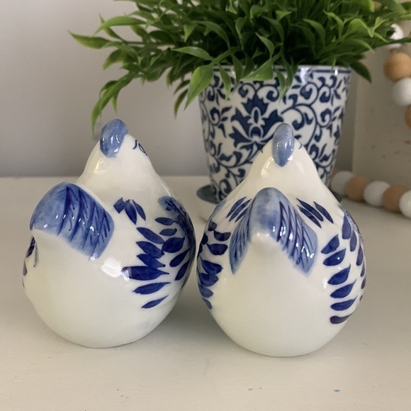 Chinoiserie‎ Set of two Chickens Salt Pepper Blue White Farmhouse blue white - Picture 11 of 11